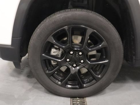 Certified 2023 Jeep Compass Latitude w/ Sun and Sound Group AWD/4WD image 22
