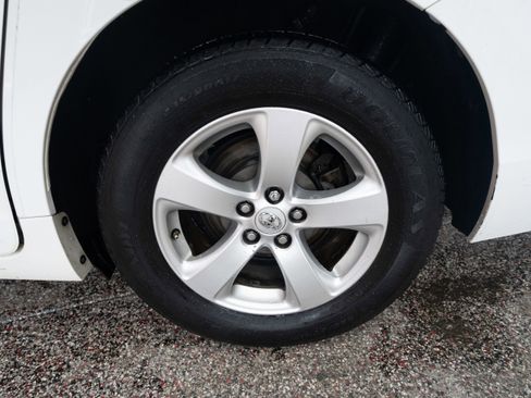 Used 2013 Toyota Sienna L image 29