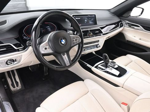 Used 2022 BMW 740i w/ M Sport Package RWD image 10