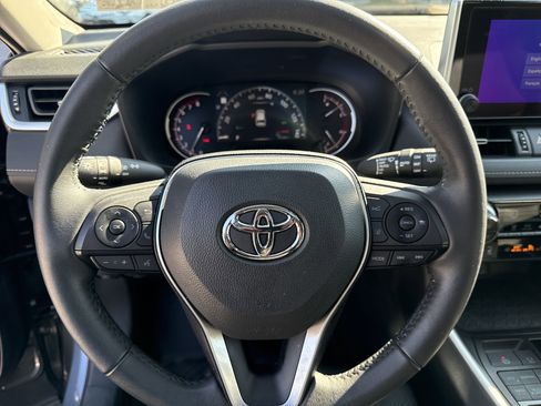 Used 2023 Toyota RAV4 XLE Premium image 16