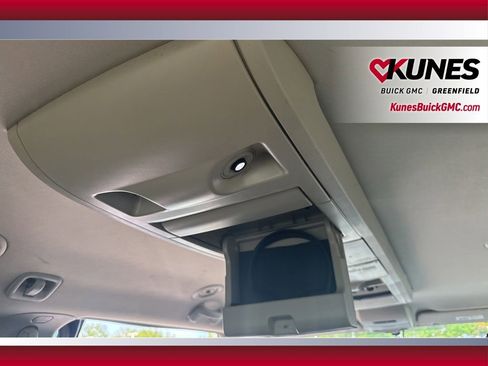 Used 2014 Chrysler Town & Country Touring-L FWD image 38