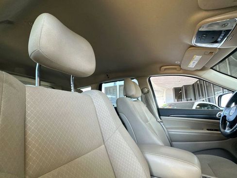 Used 2021 Jeep Grand Cherokee Laredo w/ Security & Convenience Group AWD/4WD image 17
