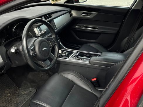 Used 2017 Jaguar XF Premium image 15