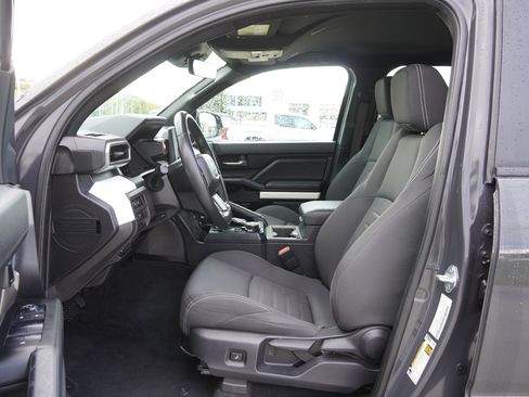 Used 2024 Toyota Tacoma TRD Off-Road image 17