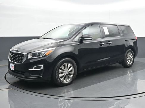 Used 2020 Kia Sedona LX image 2