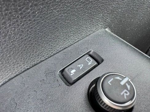 Used 2023 Toyota Highlander Platinum image 17