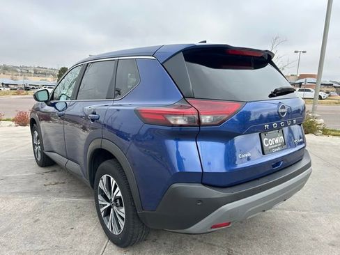 Used 2023 Nissan Rogue SV image 5