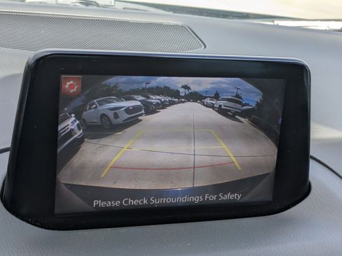 Used 2018 MAZDA MAZDA3 Touring FWD image 19