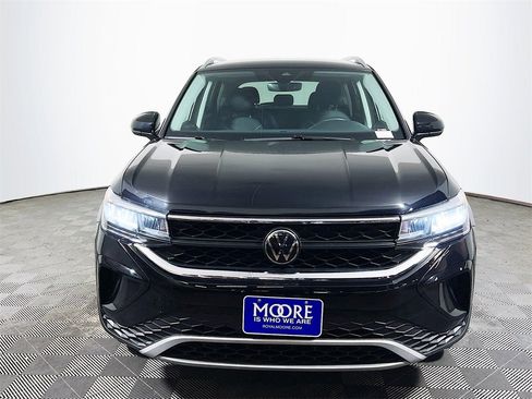 Used 2024 Volkswagen Taos SE image 3