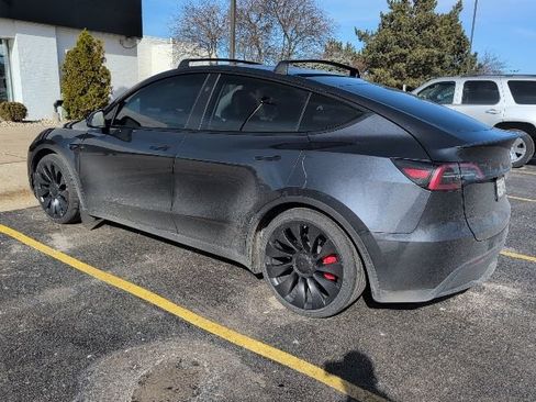 Used 2024 Tesla Model Y Performance image 6