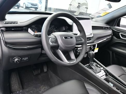 New 2026 Jeep Compass Latitude image 12