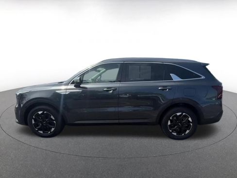 Used 2024 Kia Sorento S FWD image 9