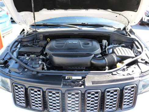 Used 2019 Jeep Grand Cherokee Altitude AWD/4WD image 48