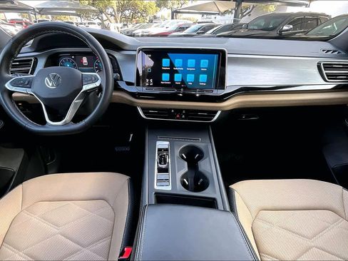 Used 2024 Volkswagen Atlas Cross Sport SE image 16