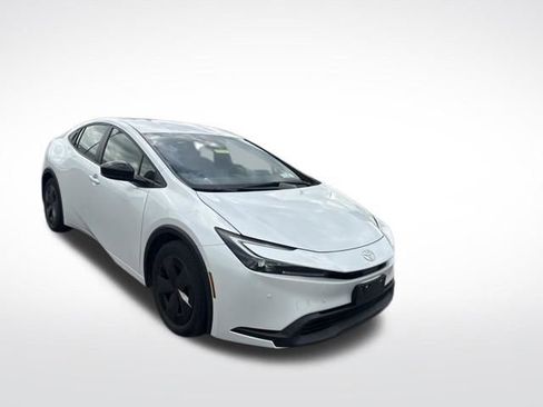 Used 2024 Toyota Prius LE FWD image 7