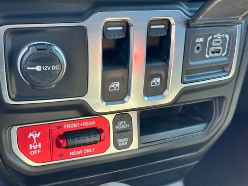 Used 2023 Jeep Wrangler Rubicon AWD/4WD image 22