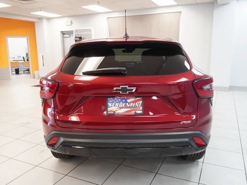 Used 2024 Chevrolet Trax RS FWD image 8