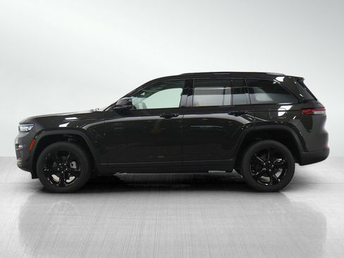Used 2024 Jeep Grand Cherokee Limited w/ Black Appearance Package AWD/4WD image 2