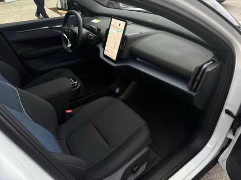 New 2026 Volvo EX30 Cross Country Ultra image 30