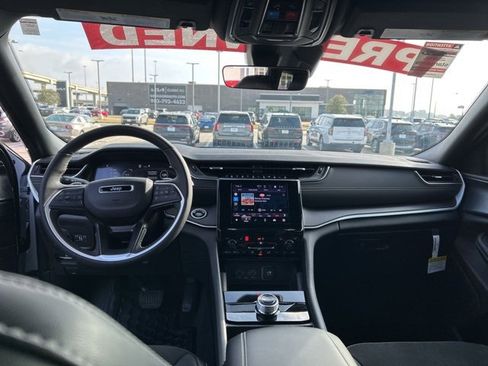 Used 2025 Jeep Grand Cherokee L Altitude image 36
