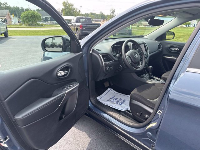 Used 2022 Jeep Cherokee Latitude AWD/4WD image 13