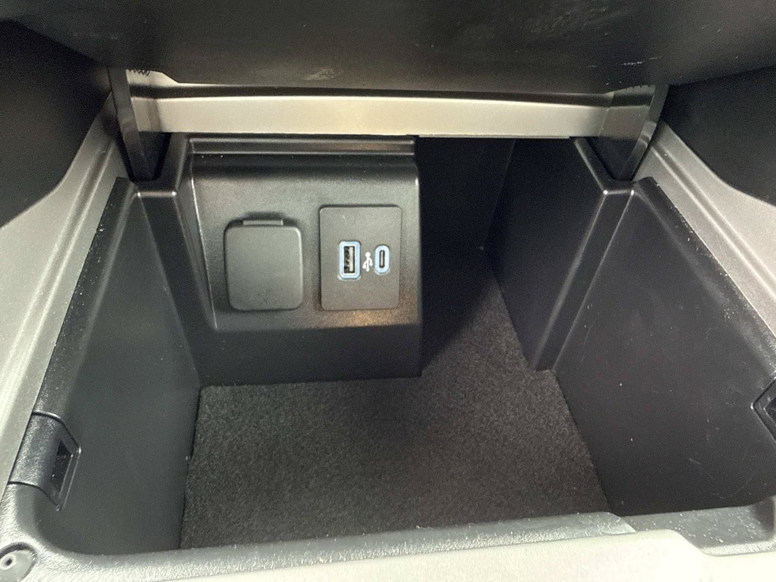 Used 2023 Ford Explorer XLT RWD image 27