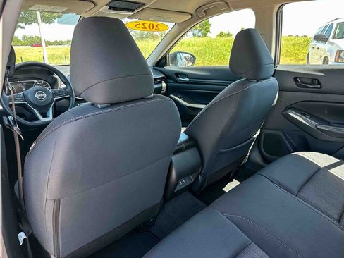 Used 2025 Nissan Altima 2.5 SV FWD image 17
