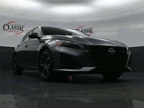 Used 2025 Nissan Altima 2.5 SR image 27