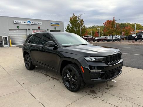 New 2025 Jeep Grand Cherokee Limited w/ Black Appearance Package image 6