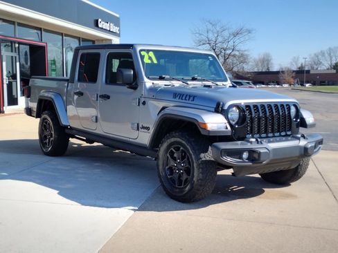 Used 2021 Jeep Gladiator Sport AWD/4WD image 16