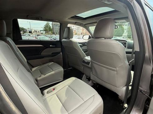 Used 2015 Toyota Highlander XLE AWD/4WD image 20