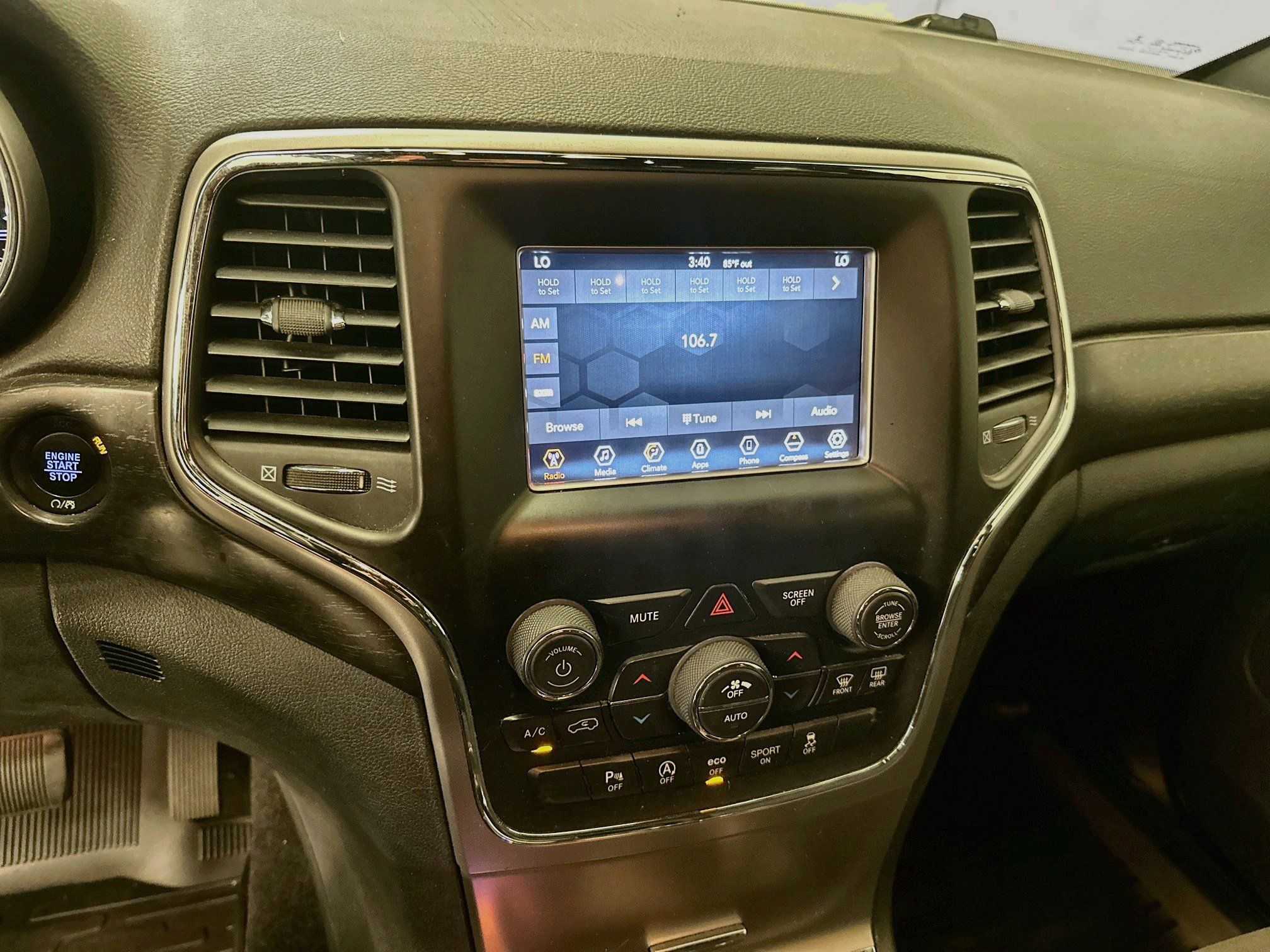 Used 2018 Jeep Grand Cherokee Laredo AWD/4WD image 26