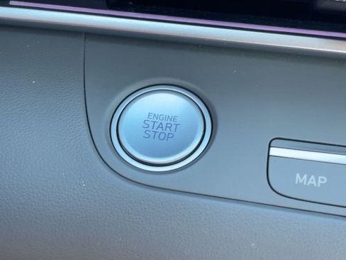 Used 2024 Hyundai Elantra SEL image 25