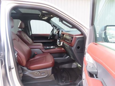 Used 2023 Ford Expedition Limited AWD/4WD image 26