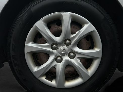 Used 2012 Hyundai Accent GLS image 38