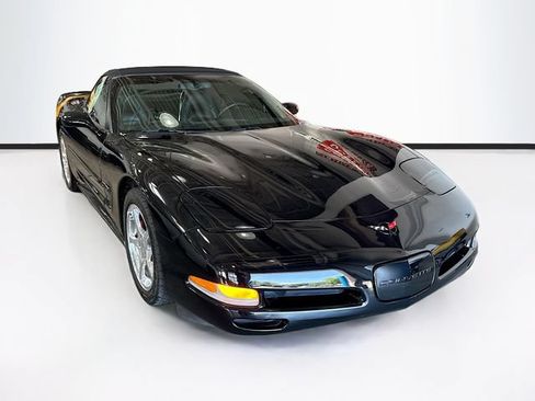 Used 2001 Chevrolet Corvette Convertible w/ Preferred Equipment Group2 RWD image 3