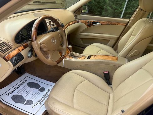 Used 2009 Mercedes-Benz E 350 4MATIC Sedan image 25