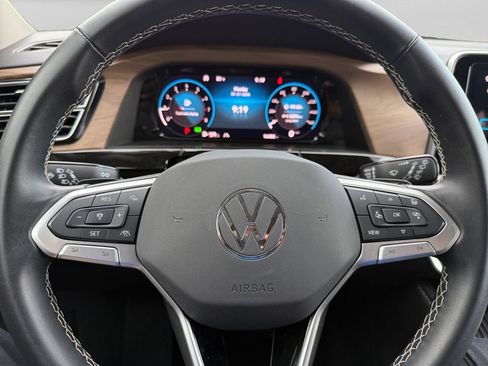 Used 2025 Volkswagen Atlas SE FWD image 12