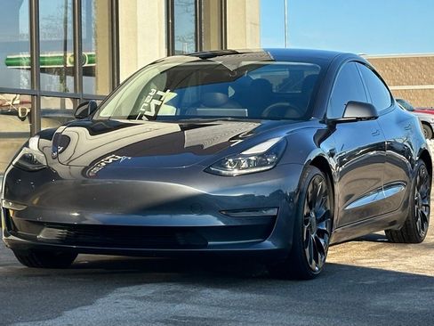 Used 2023 Tesla Model 3 Performance image 4