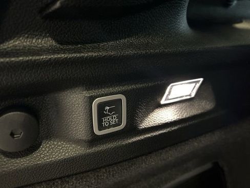 Used 2022 Jeep Grand Cherokee L Overland w/ Luxury Tech Group IV AWD/4WD image 19