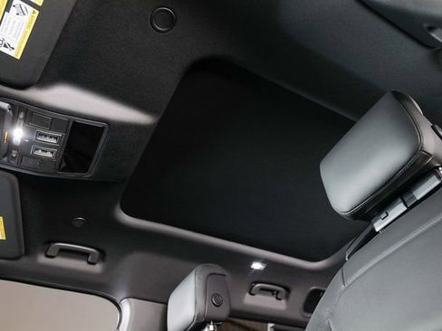 New 2026 Land Rover Defender 110 X-Dynamic SE image 23