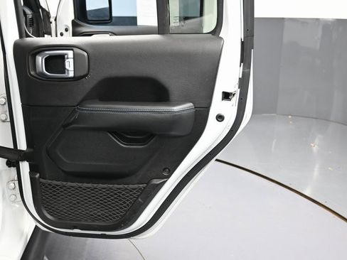 Used 2022 Jeep Wrangler Unlimited Rubicon 4xe w/ Dual Top Group image 37