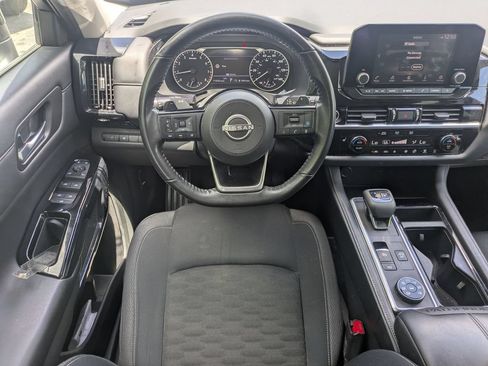 Used 2022 Nissan Pathfinder SV AWD/4WD image 16