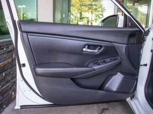 Used 2022 Nissan Sentra SV FWD image 9