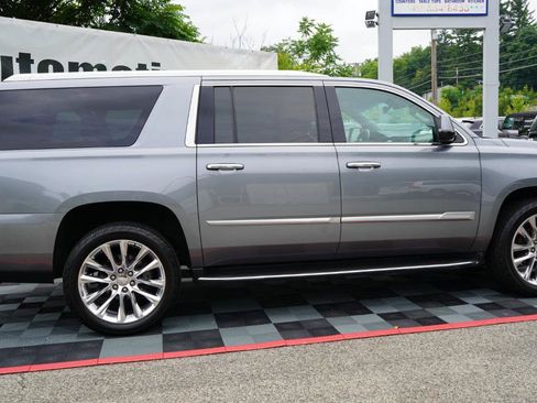 Used 2019 Cadillac Escalade ESV Luxury AWD/4WD image 8