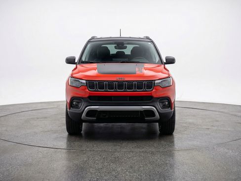 Used 2025 Jeep Compass Trailhawk AWD/4WD image 2