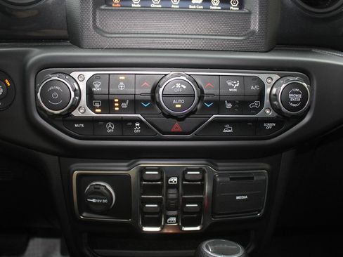 Used 2022 Jeep Gladiator Sport image 18