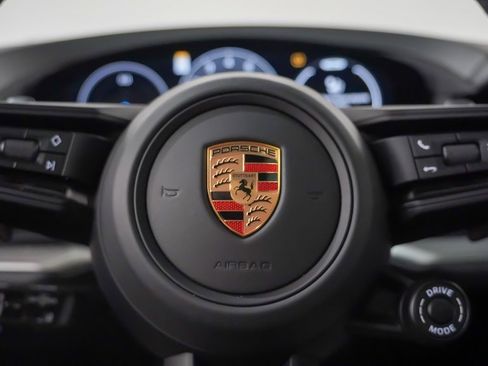 Certified 2025 Porsche Cayenne S image 27