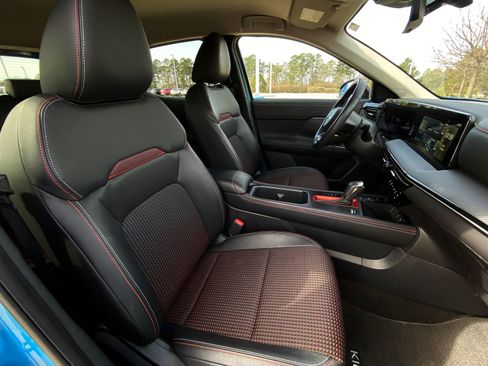 Used 2025 Nissan Kicks SR w/ Interior Electronics Package image 15