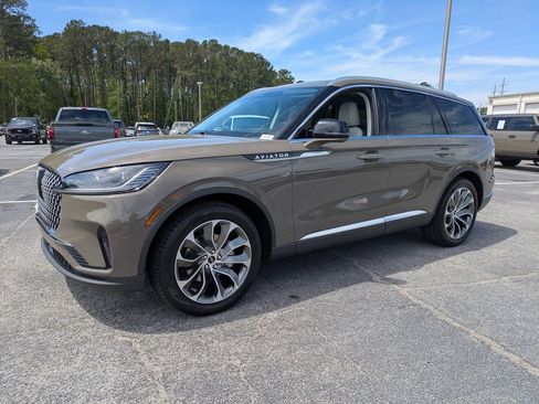 New 2026 Lincoln Aviator Reserve w/ Illumination Package RWD image 8